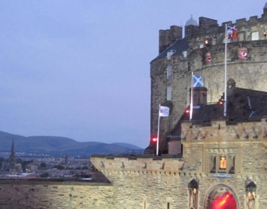 Edinburgh Castle - photo by Juliamaud